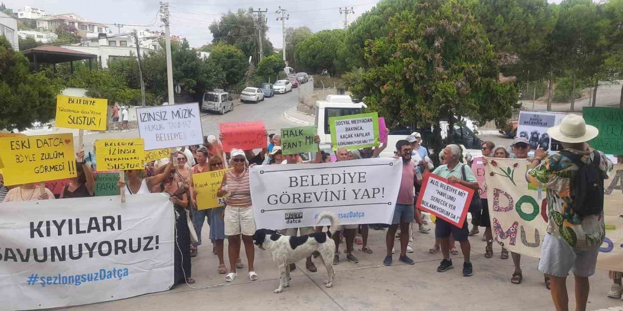 Halk Datça belediyesini bastı