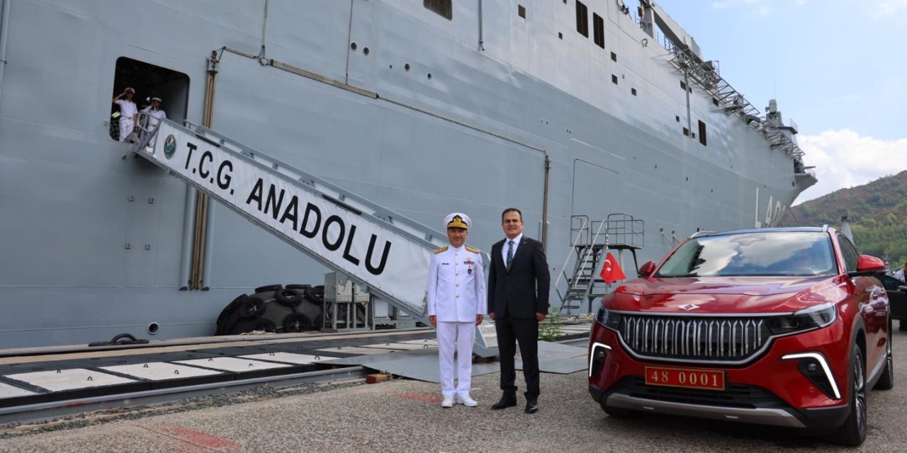 Muğla Valisi Akbıyık TCG Anadolu Gemisini ziyaret etti