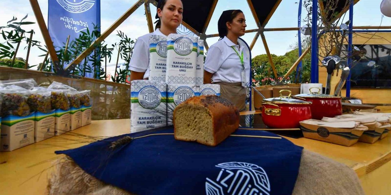 İzmirli markası 1. yaşını İEF’de kutluyor