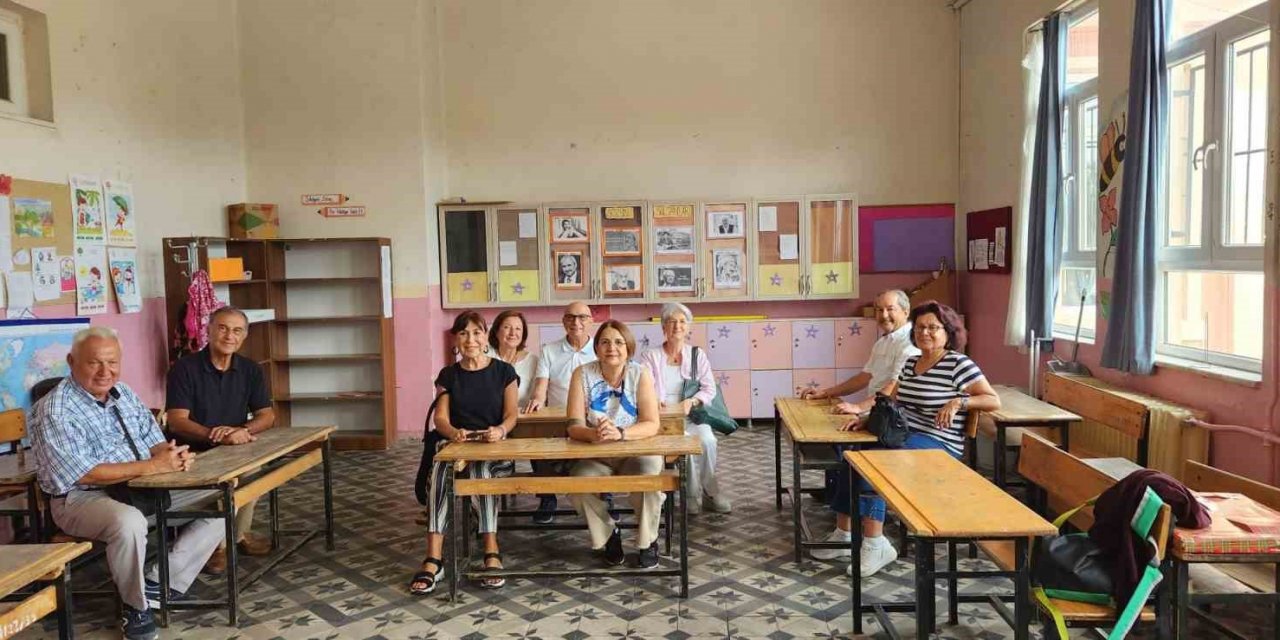 59 yıl sonra okudukları okulda buluştular
