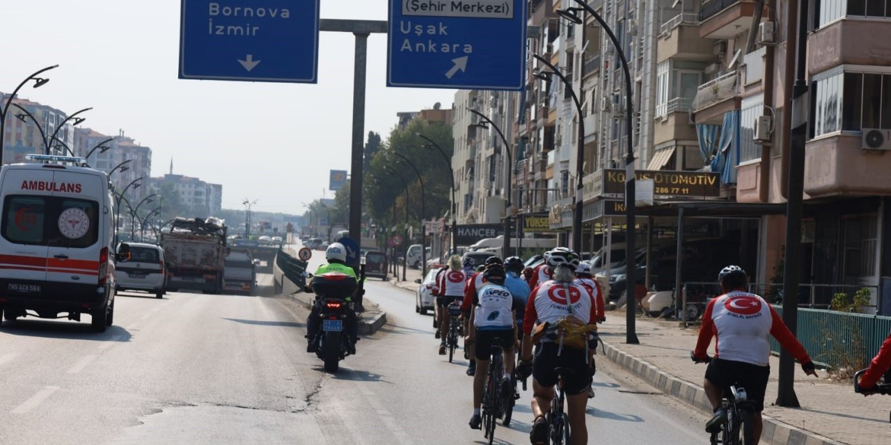 Turgutlu’da mola verip, Atatürk’ü andılar