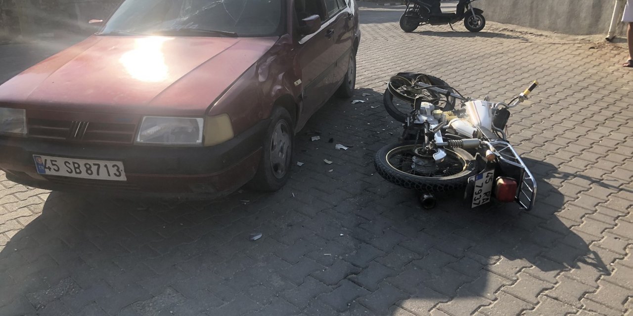 Motosiklet ile otomobil çarpıştı: 2 yaralı