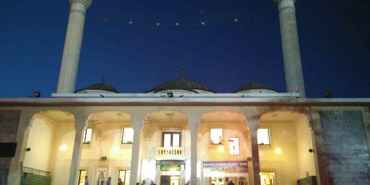 Aileler sabah namazında buluşuyor