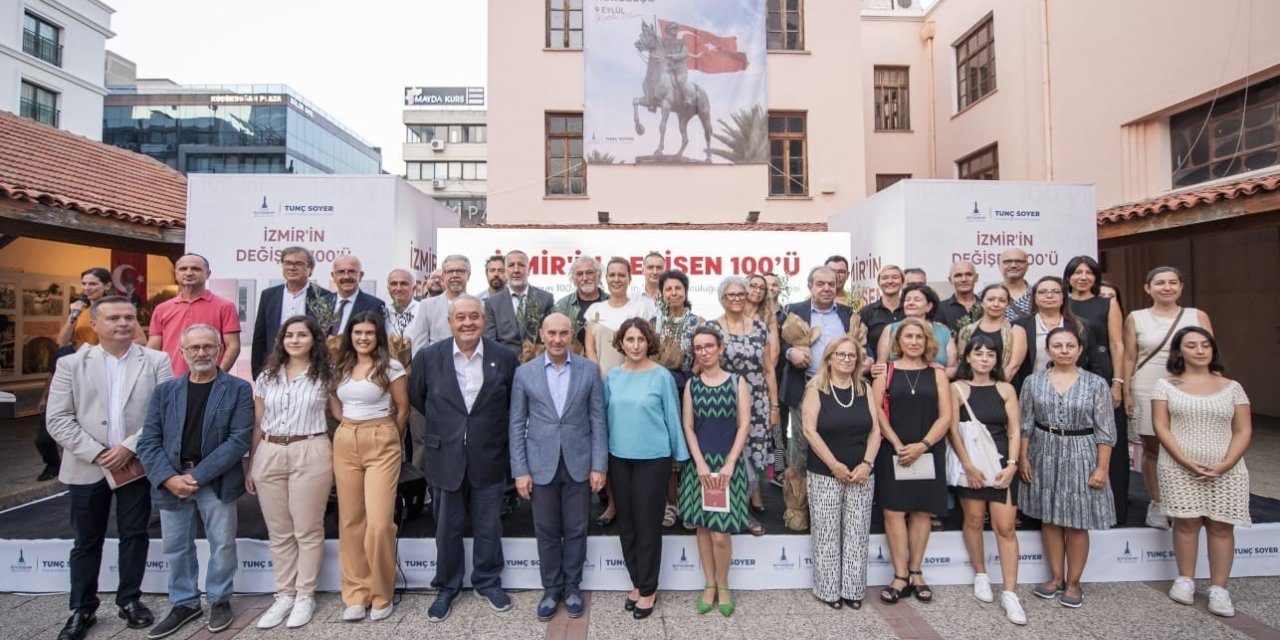 İzmir’in 100 yıllık külliyatı kitaplaştırıldı