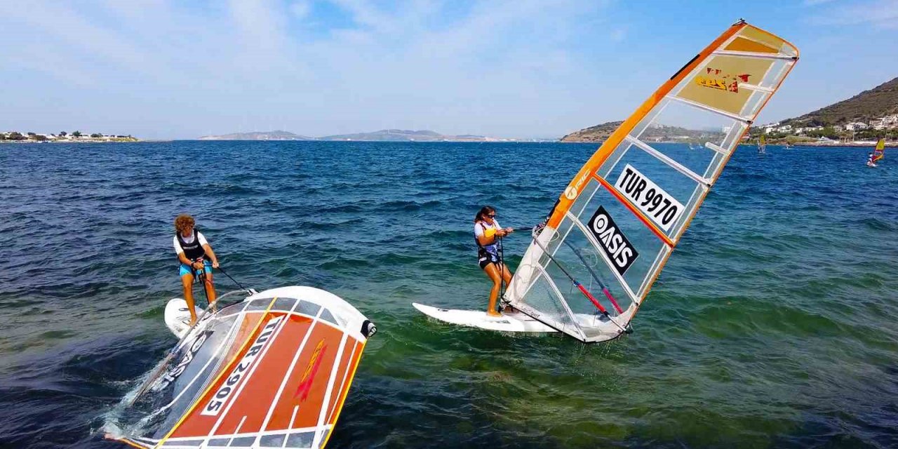 Foça’da Kurtuluş Kupası Yelken Yarışları başladı