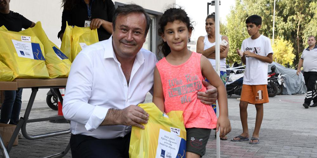 Kuşadası Belediyesi’nden ihtiyaç sahibi öğrencilere kırtasiye desteği