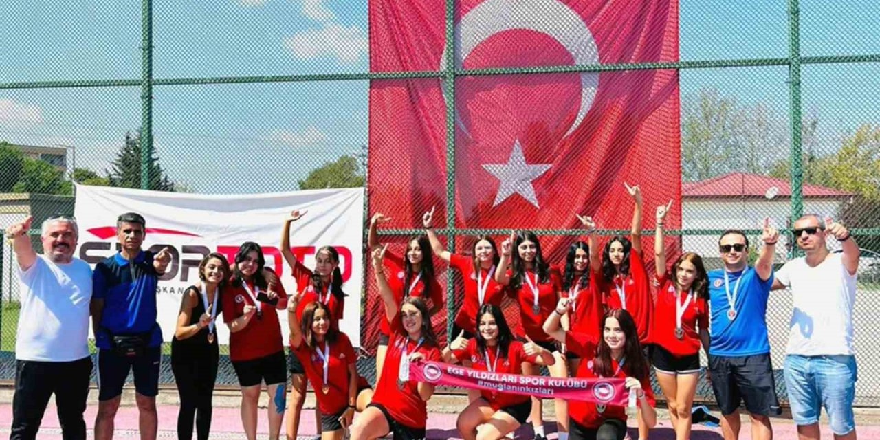 Ortaköy U16 Hokey kızlar 1. Lig şampiyonu