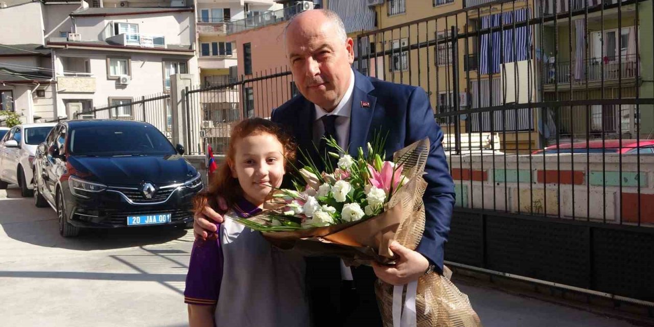 Denizli’de ilk ders zilini Vali Coşkun çaldı