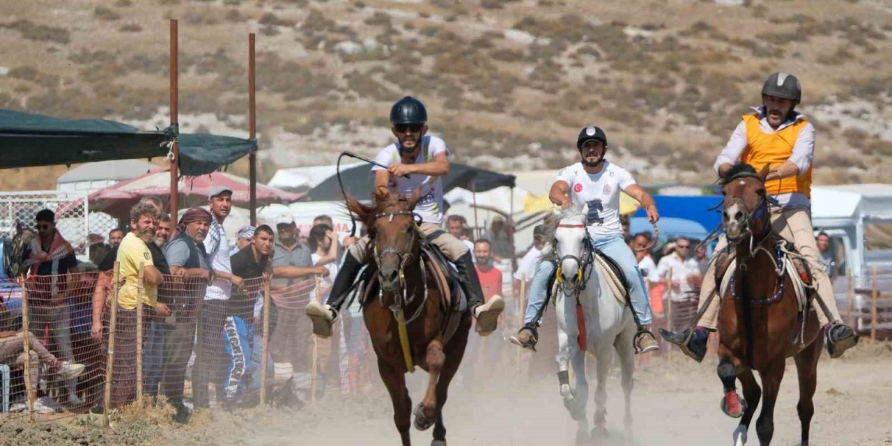 Türkiye’nin en iyi rahvan atları Menemen’de yarıştı