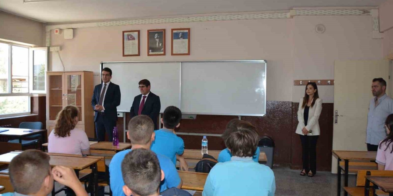 Selendi’de ilk ders zili çaldı