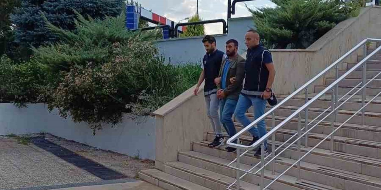 Muğla’da turist görünümündeki 4 düzensiz göçmen yakalandı