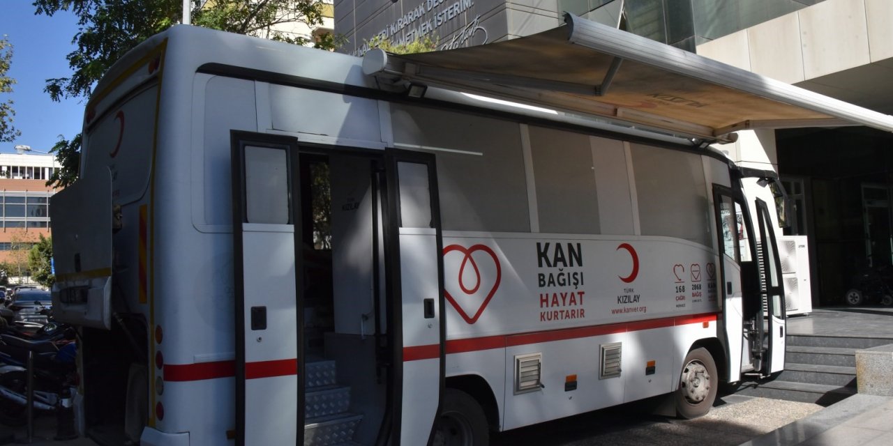 Yunusemre personelinden kan bağışı etkinliği