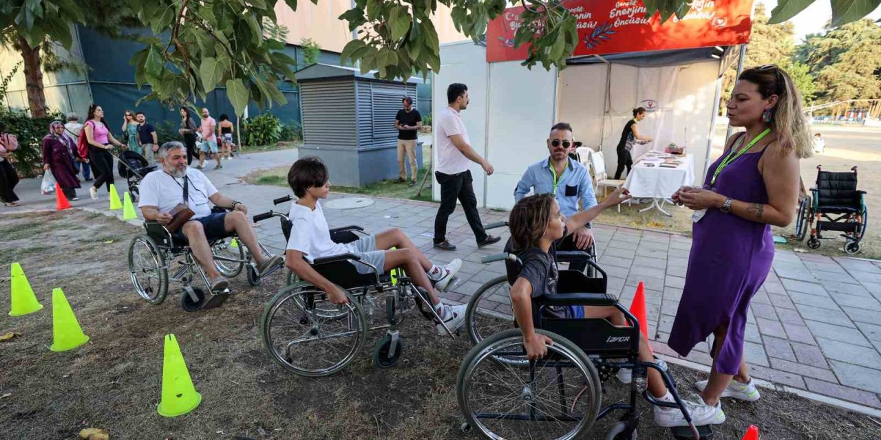 Engellilerin karşılaştıkları zorlukları deneyimlediler