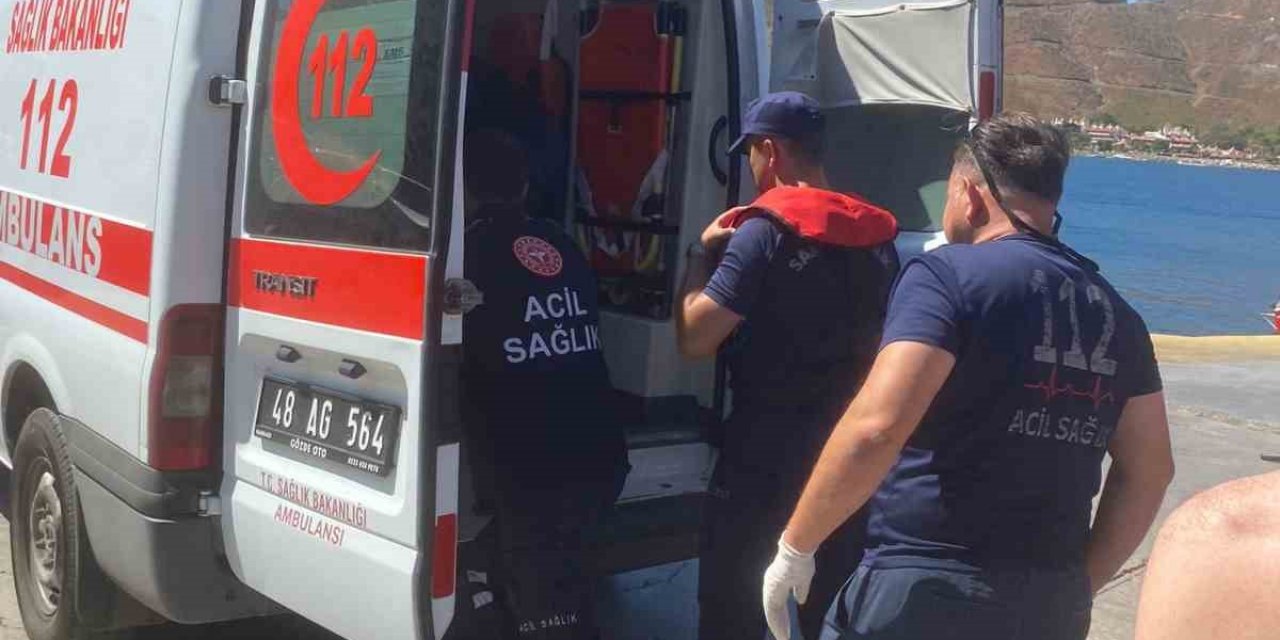 Denizde boğulma tehlikesi geçiren şahıs, kaldırıldığı hastanede hayatını kaybetti