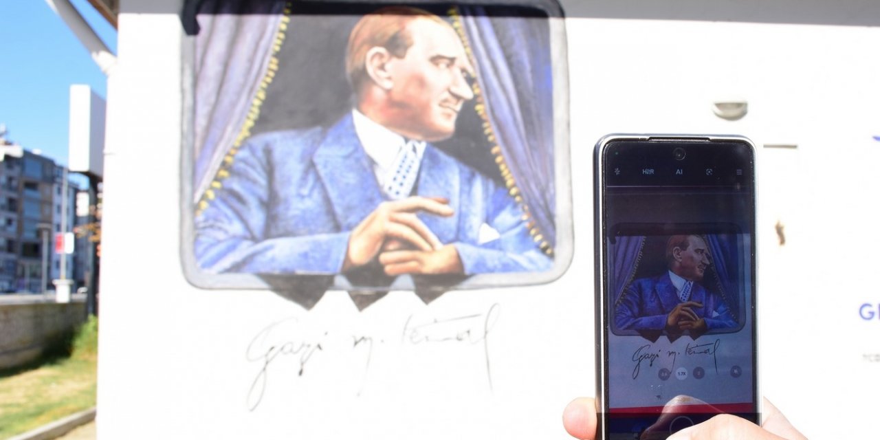 Atatürk’ün trenden baktığı fotoğraf, Germencik İstasyonu’nu süslüyor