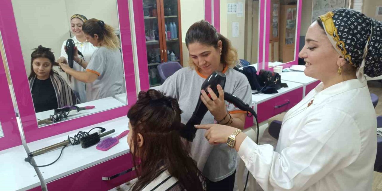 Şehzadeler Halk Eğitim Merkezi yeni ustalar yetiştiriyor