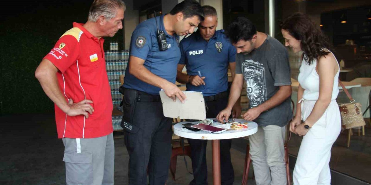 Genç çift, hayatlarının en unutulmaz molasını verdi