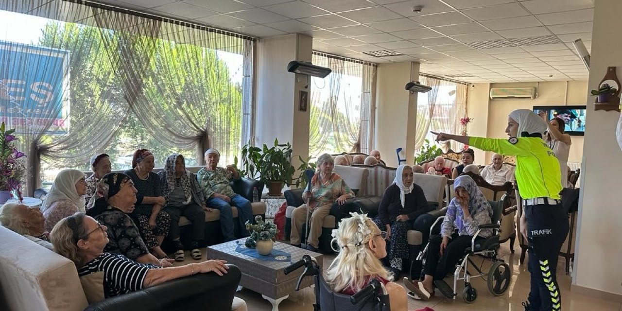 Huzurevi sakinlerine trafik eğitimi verildi