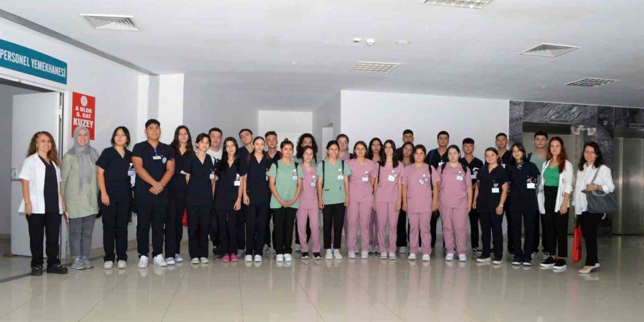 İlk dönem Sağlık Meslek Lisesi öğrencilerine oryantasyon eğitimi