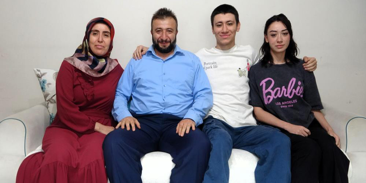 Ailecek üniversiteli oldular