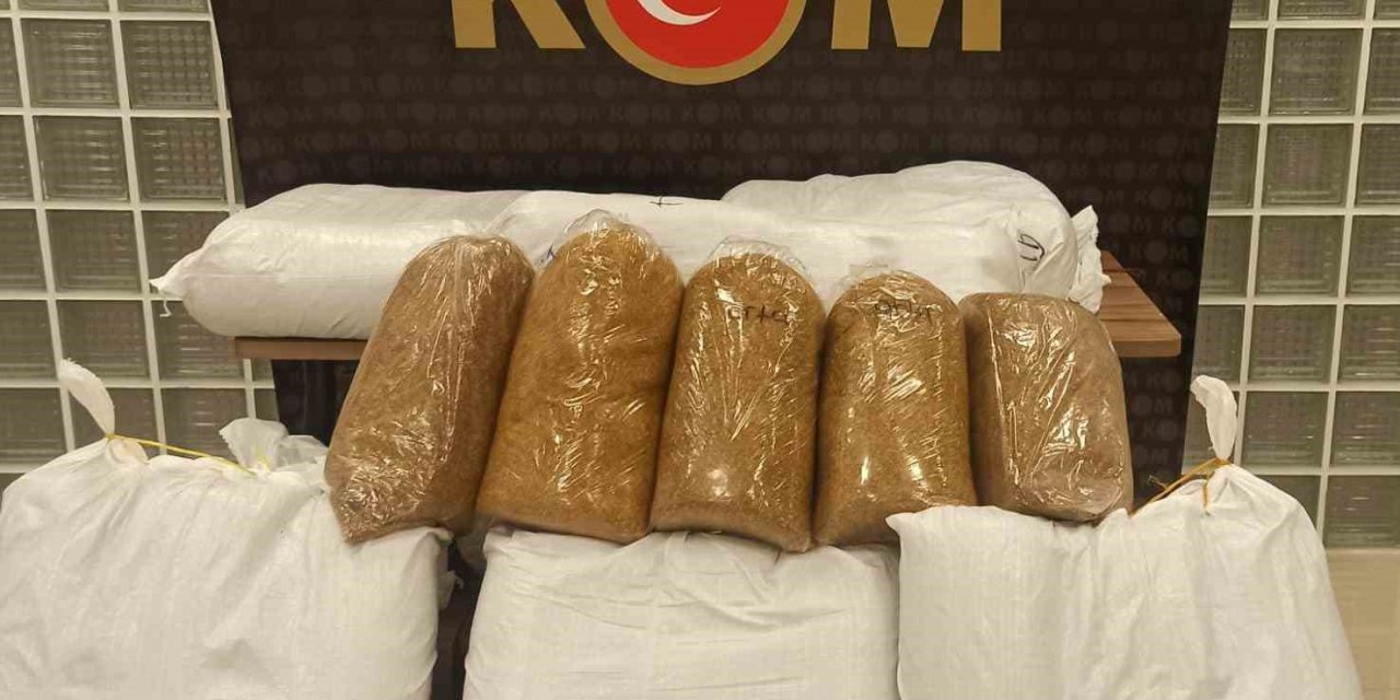 Durdurulan araçtan bandrolsüz tütün ele geçirildi