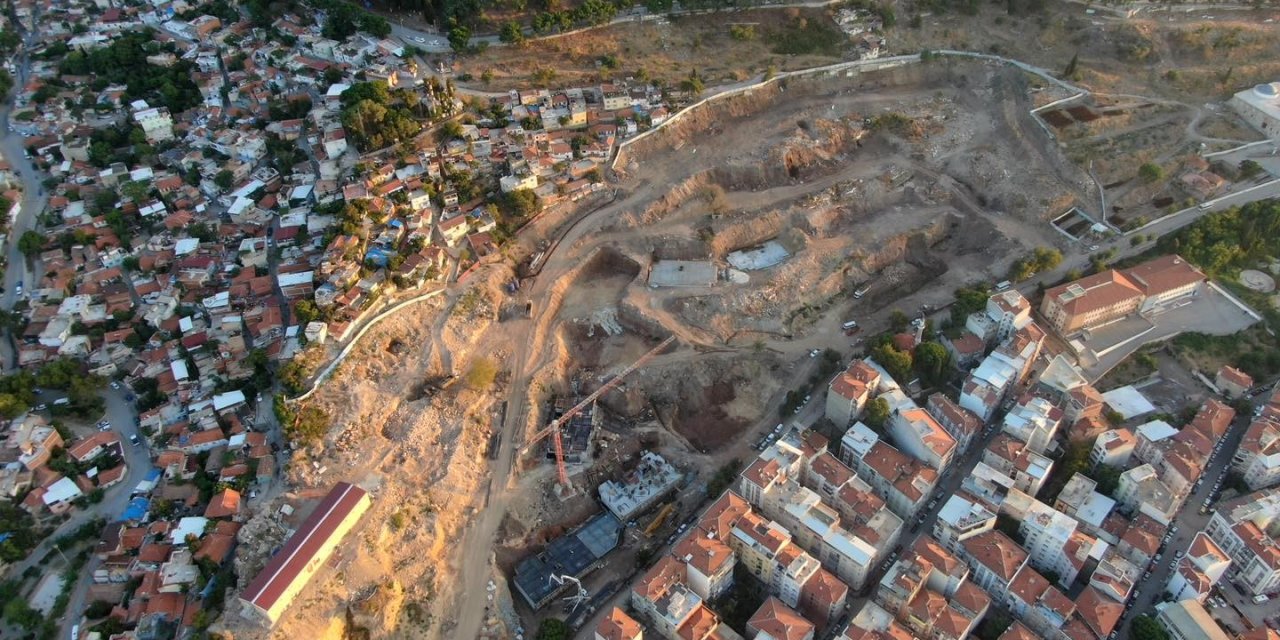 Başkan Çelik Kentsel Dönüşüm Şantiyesinde incelemelerde bulundu