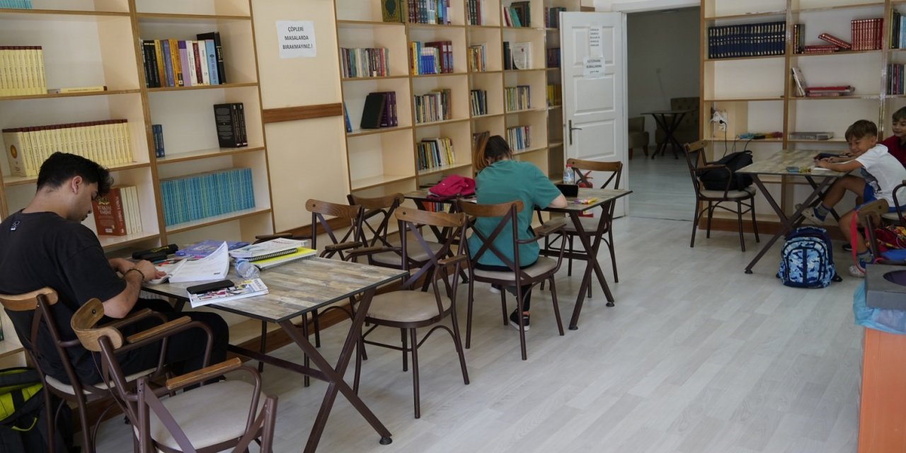 Yunusemre’de kütüphaneler yoğun ilgi görüyor