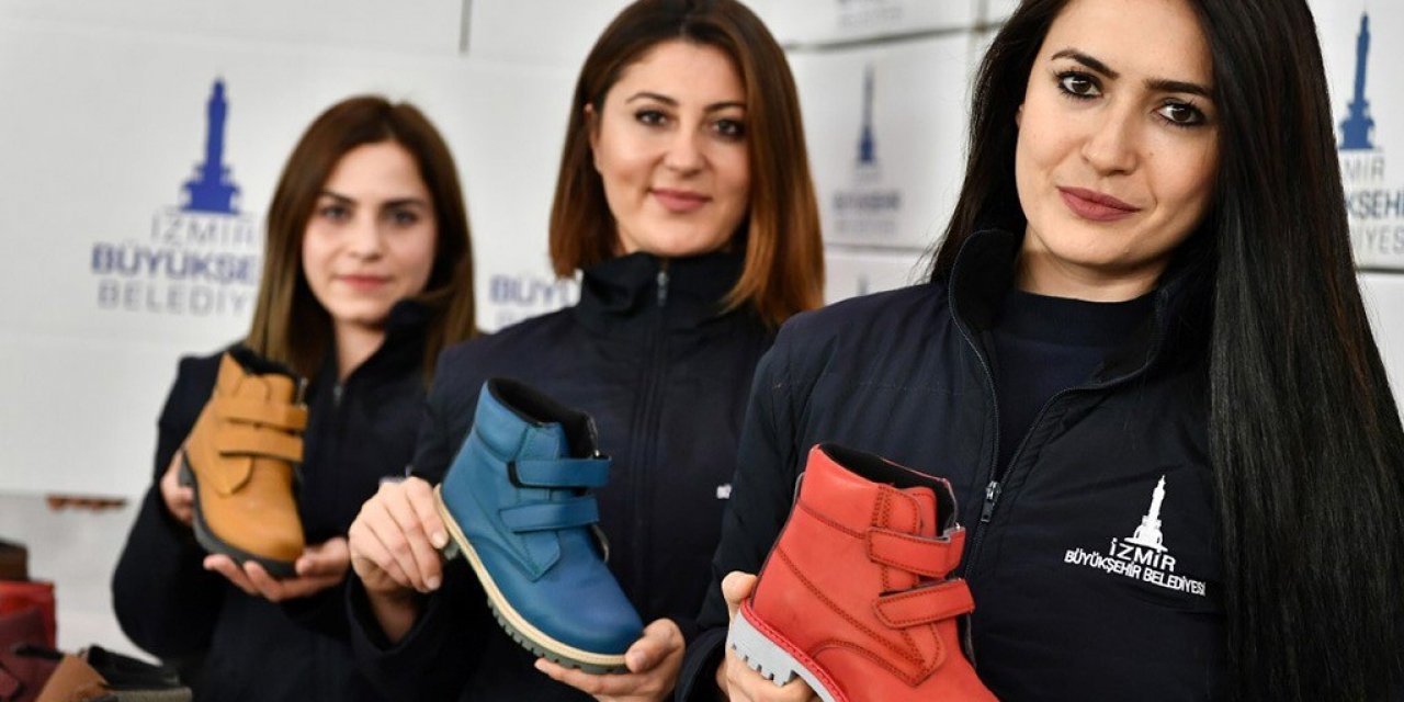 İzmir Büyükşehir’den 60 bin öğrenciye destek