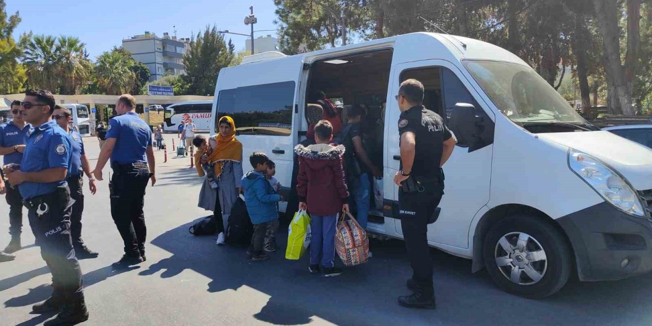 Düzensiz göçmenlerin cevabı polisi bile şaşırttı: "Düğüne katılmak için geldik"