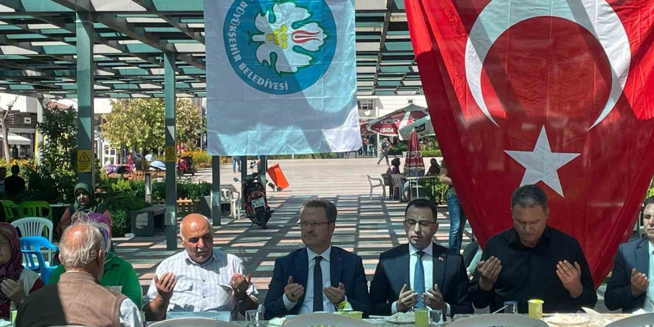 Köprübaşılı şehit dualarla anıldı