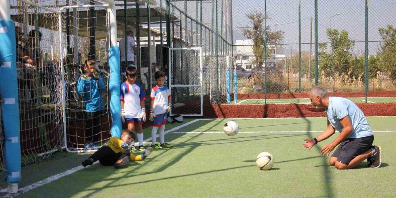 Çamlık kaleci ordusu kurdu