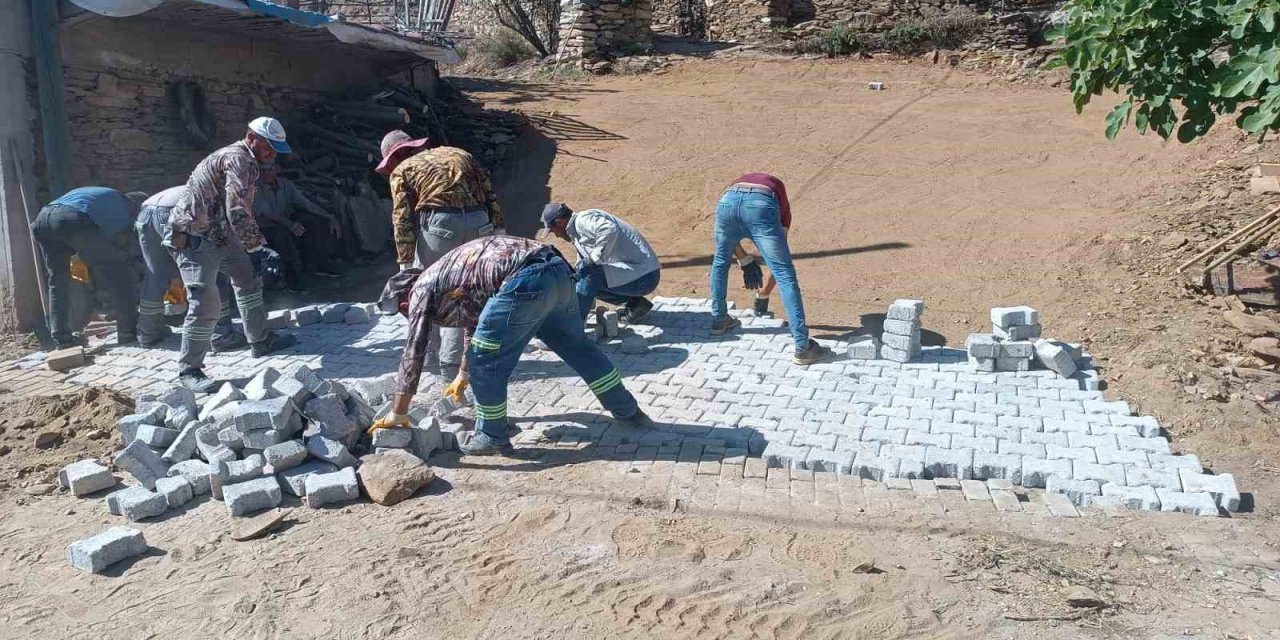 Hacıhıdır Mahallesinde yollara kilit parke taşı döşendi