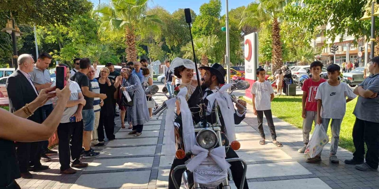 Motosiklet tutkunu damat, gelin almaya motosiklet konvoyu ile gitti