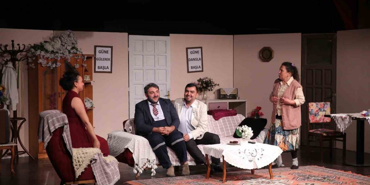 Merkezefendi Kent Tiyatrosu kaldığı yerden devam etti