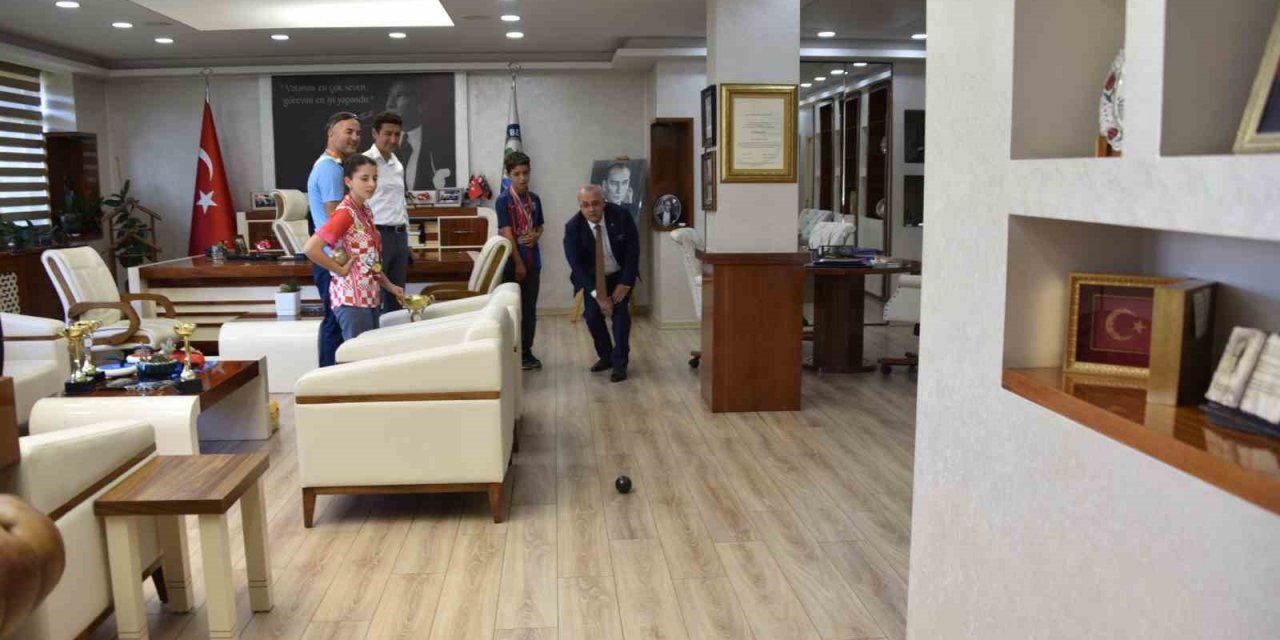 Başkan Kayda şampiyon öğrencileri ağırladı