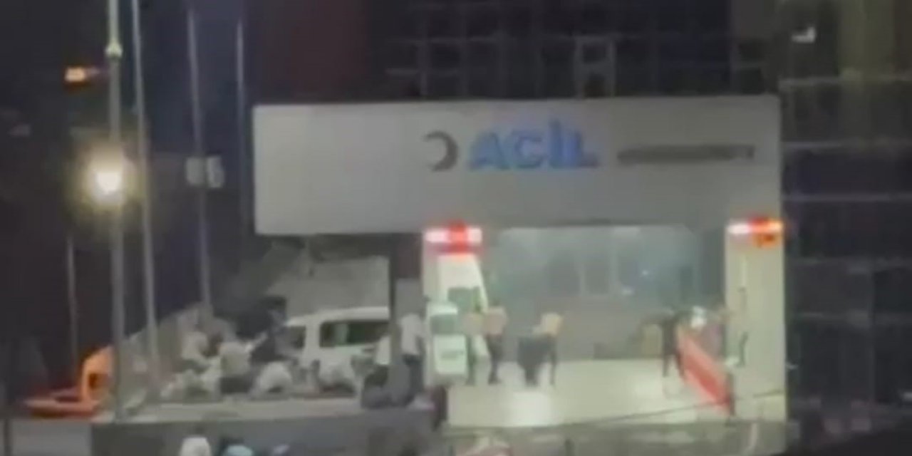 İzmir’de husumetliler acilin önünde çatıştı