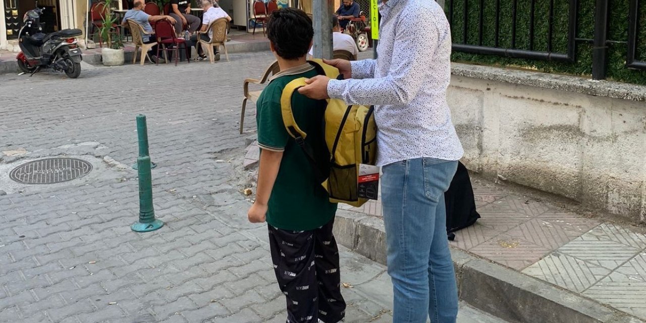 Manisalı Romanlardan 100 öğrenciye kırtasiye malzemesi desteği