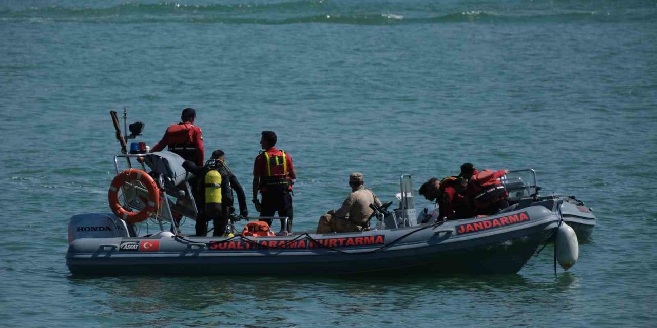 İzmir’de helikopter enkazındaki çalışmalara ara verildi