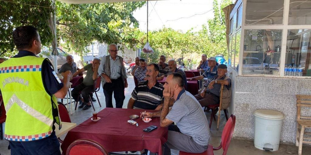 Jandarma, traktör sürücülerini bilgilendirdi