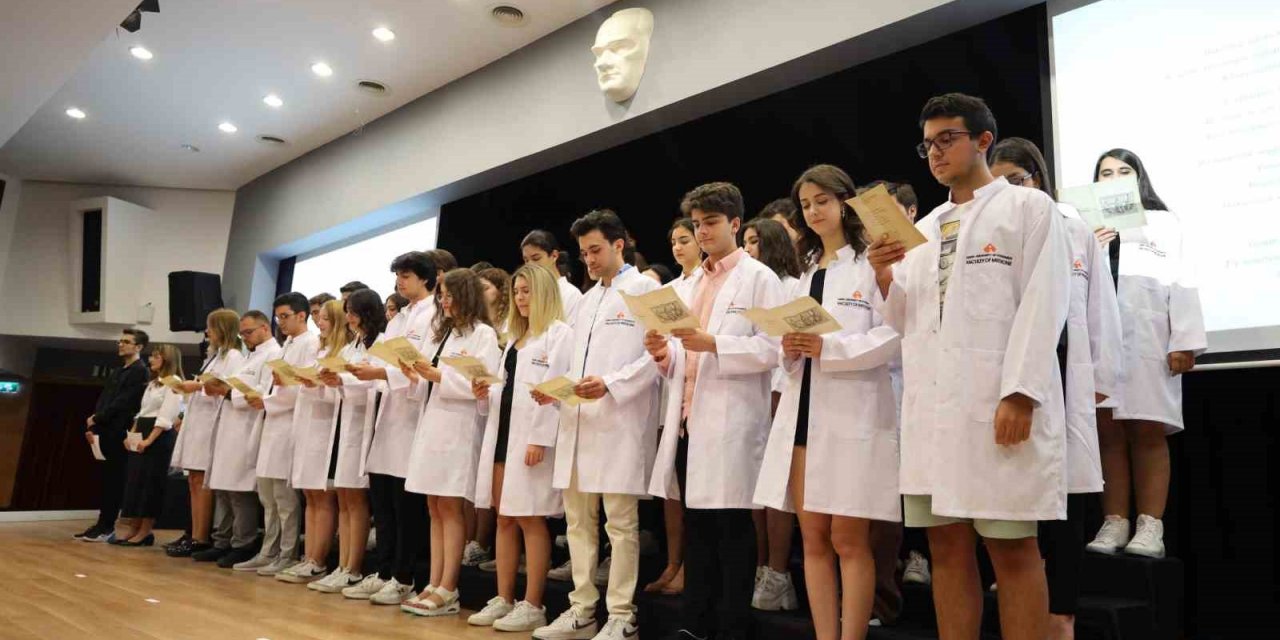 Geleceğin hekimlerinden ‘Tıbbiyeli Yemini’