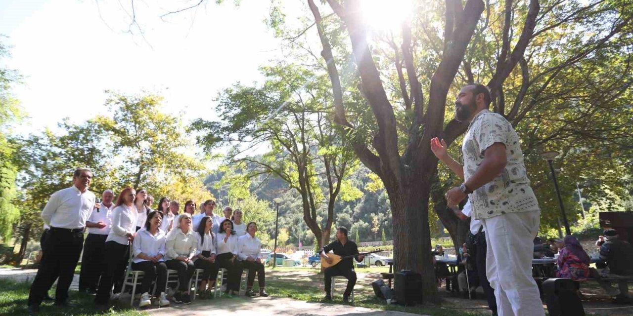 Merkezefendili yaşılar, Dünya Alzheimer Günü’nde keyifli vakit geçirdi