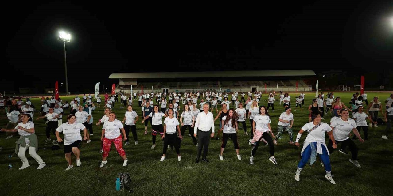 Denizlili kadınların zumba coşkusu