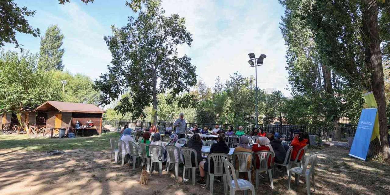 Depremzede gençler Buca’da moral depoladı