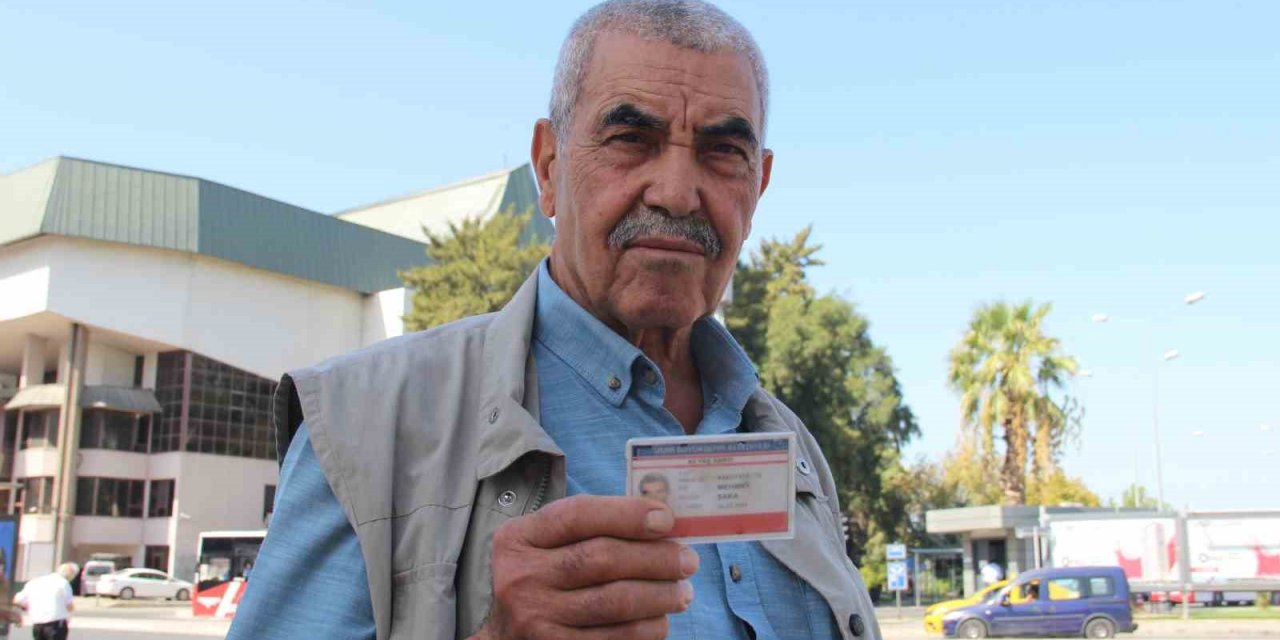 İzmir’de 65 yaş üstü vatandaşlar ücretsiz toplu taşımadan memnun