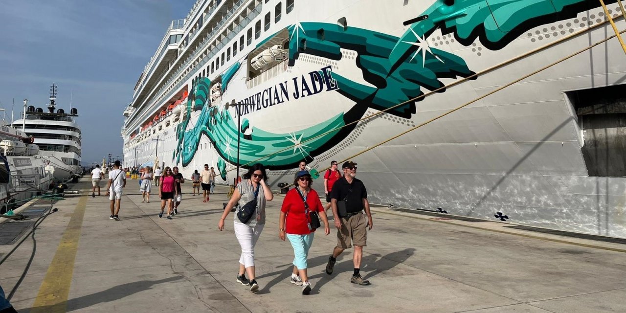 İki gemiyle Bodrum’a 2 bin 551 turist geldi