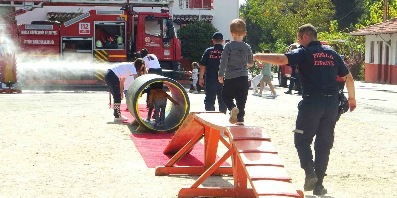 Muğla’da minik itfaiyeciler parkuru başarı ile geçti