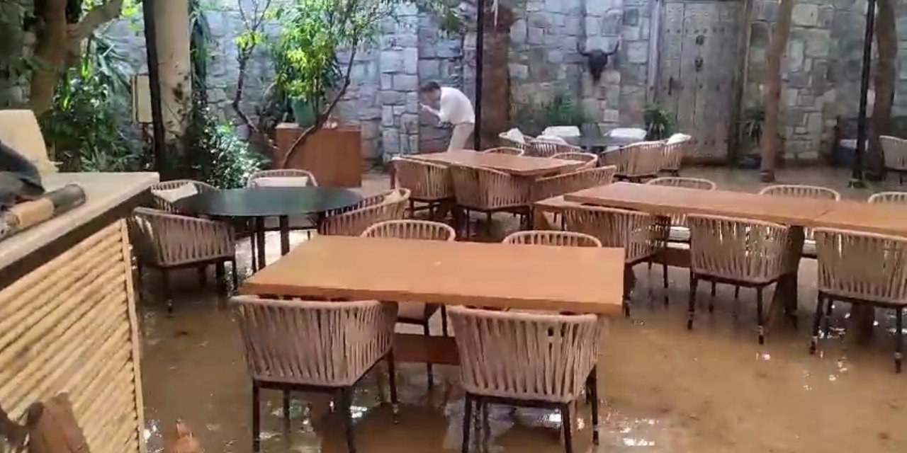Bodrum’da restoran sular altında kaldı