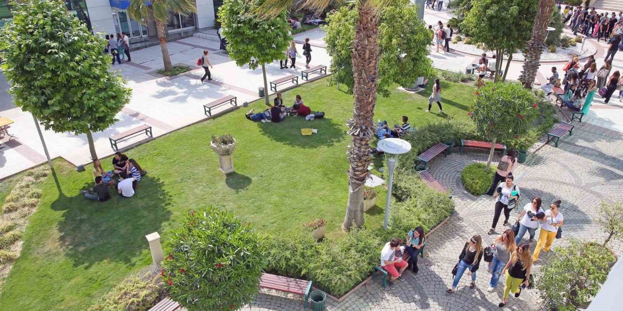 Yaşar Üniversitesi erişilebilirlik bayrağını aldı