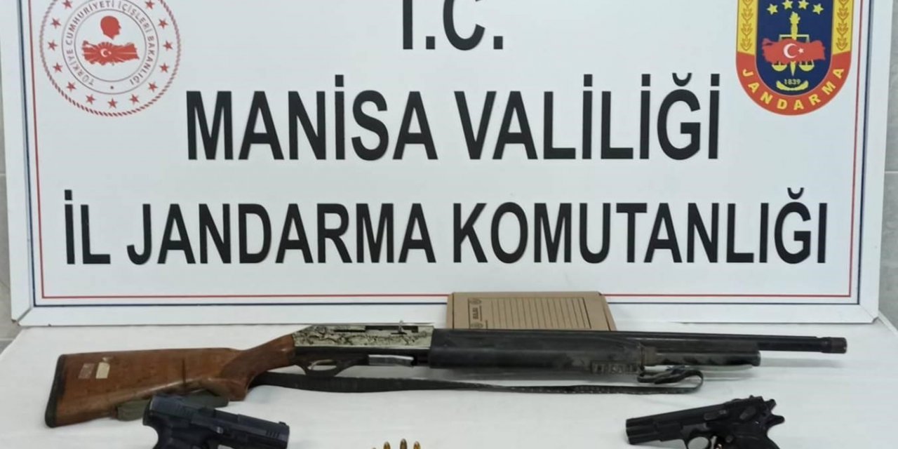 Turgutlu’da silah tacirlerine operasyon; 2 kişi gözaltında