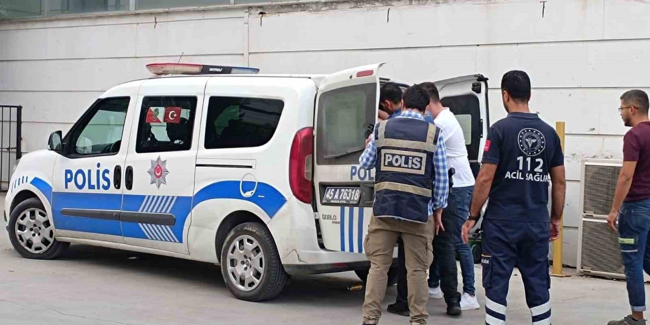 Manisa’da intihara kalkışan şizofren hastası genci polis ikna etti